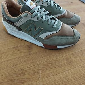 New Balance Men's Green and Brown Sneakers